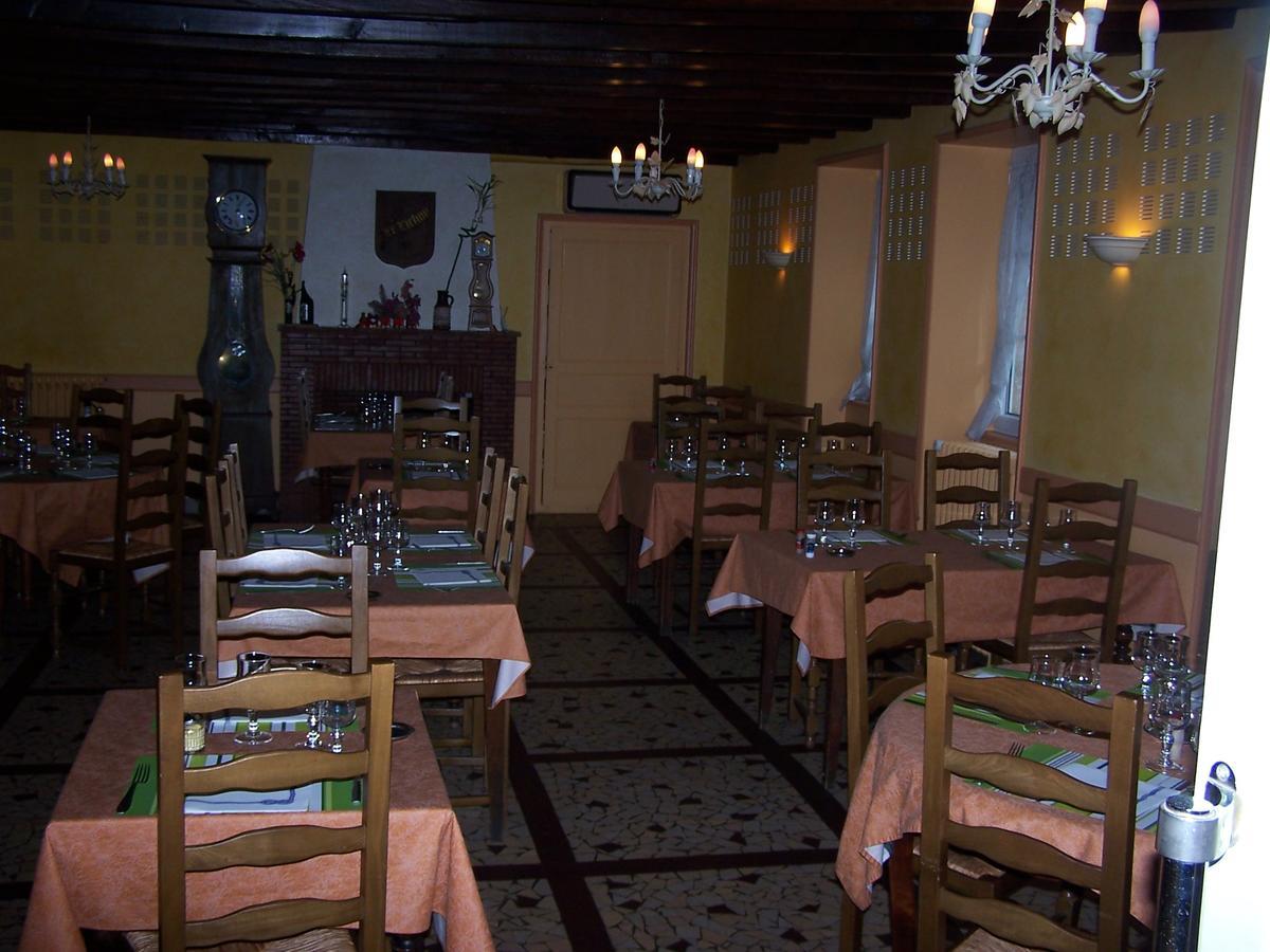 Le Lichou Hotel Vallon-en-Sully Exterior photo